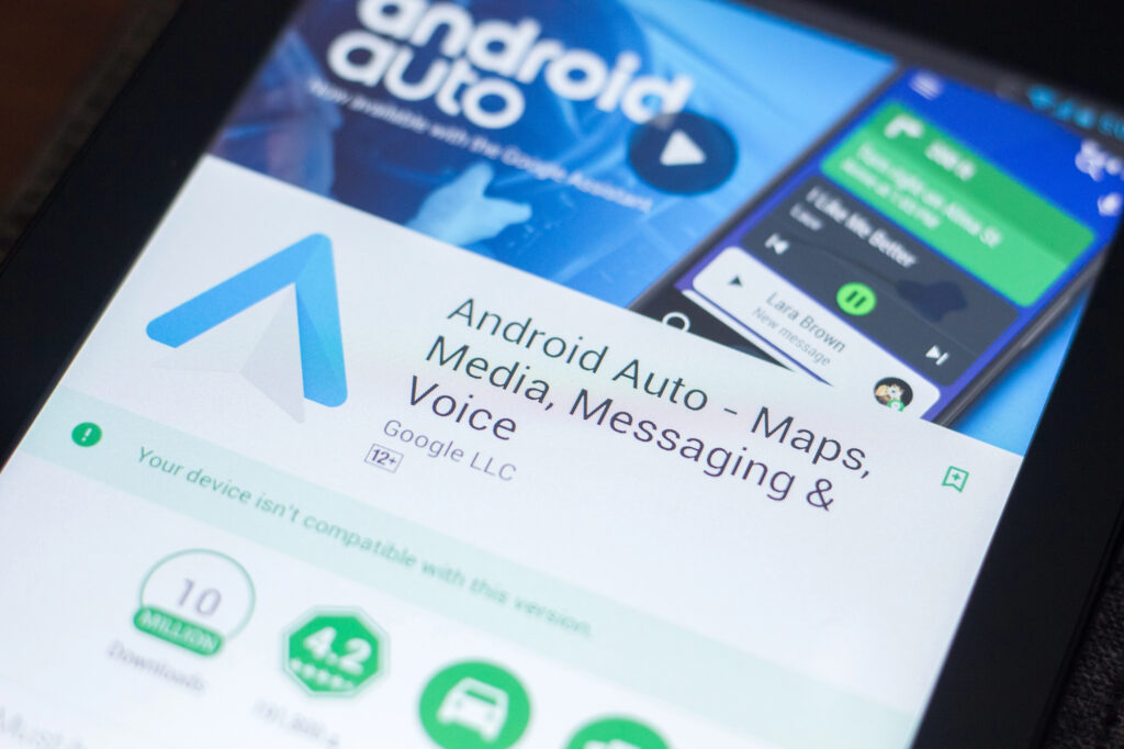 découvrez comment android auto transforme votre expérience de conduite. explorez ses fonctionnalités et avantages pour une route plus sûre et connectée