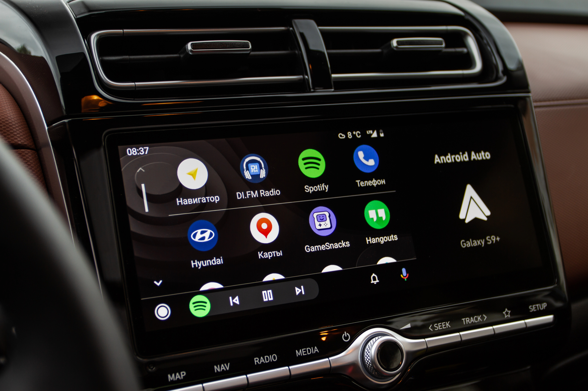 Découvrez Android Auto, l'innovation qui transforme votre voiture. Connectivité, navigation, divertissement : la conduite devient plus intelligente et sécurisée.